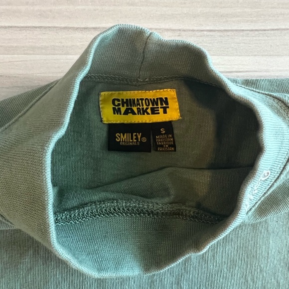 Chinatown Market long sleeve - Picture 3 of 3